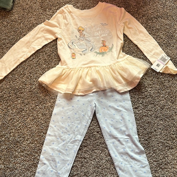 Disney Princess two piece set.  Girls size 6. - Picture 1 of 3
